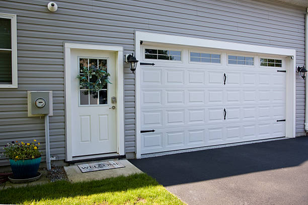 24/7 Emergency Garage Door Panel Replacement experts in Kincheloe, MI